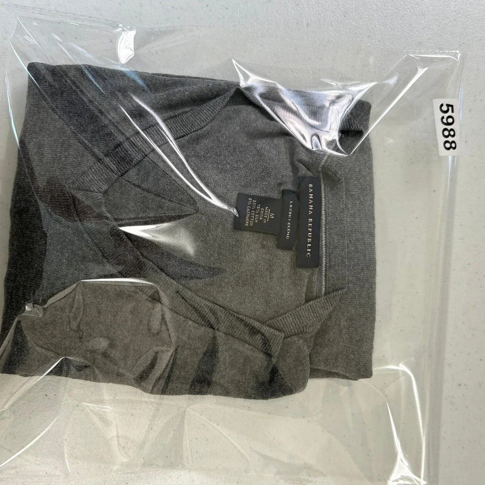 Banana Republic Mens Medium Grey Silk Cotton Cashmere V-Neck Sweater